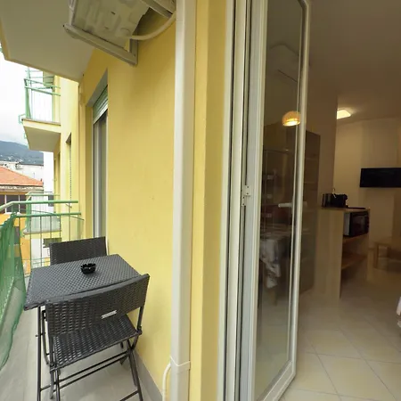 Apartment 5 Minutes From The Sea, Relaxation And Comfort Alassio